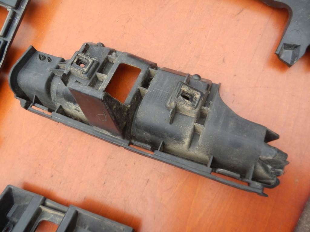 фото №9, Направляющая кронштейн направляющие бампера задняя volvo c30