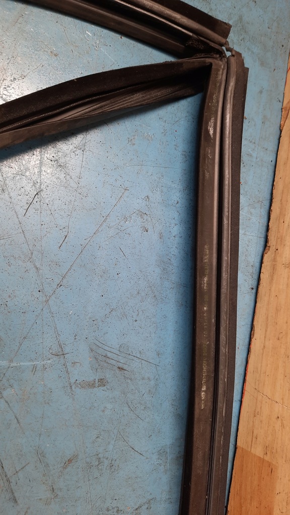 фото №7, Прокладка стекло дверь левый задняя 31299952 volvo s60