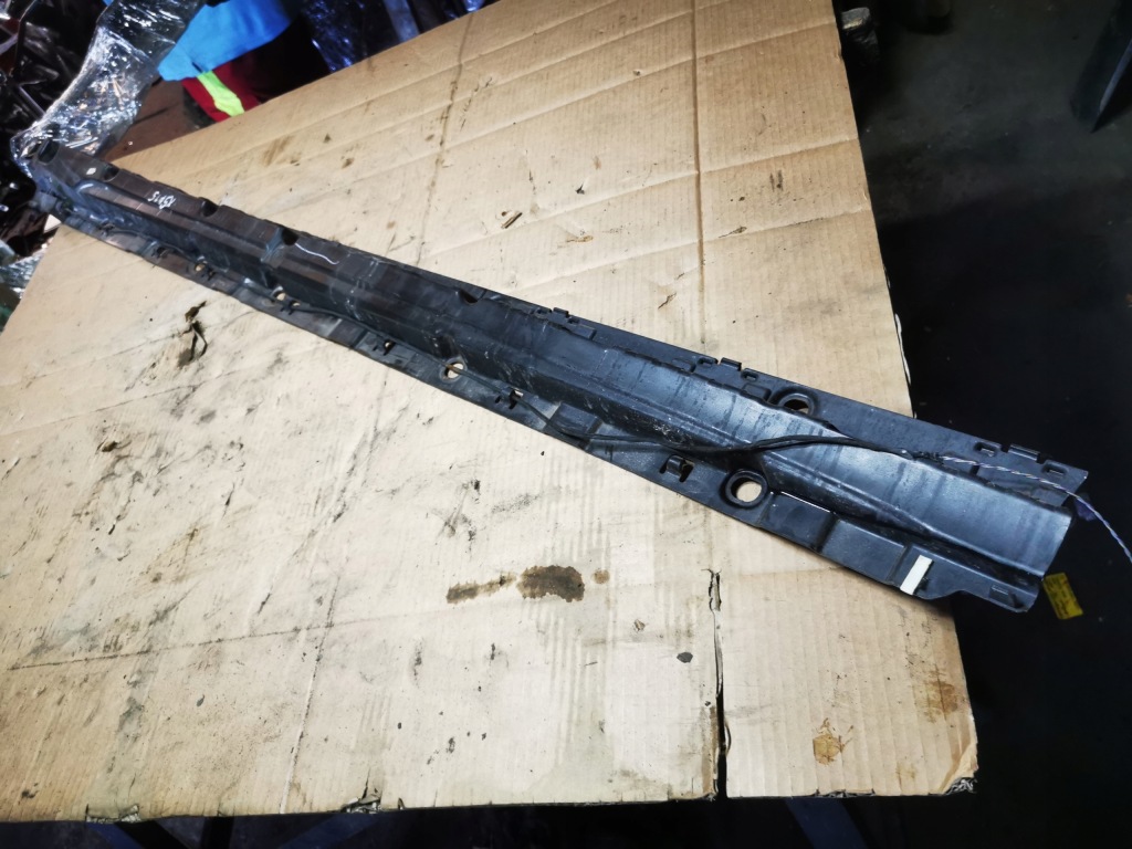 фото №1, Bmw x5 f15 кронштейн направляющая порог правый 8054036