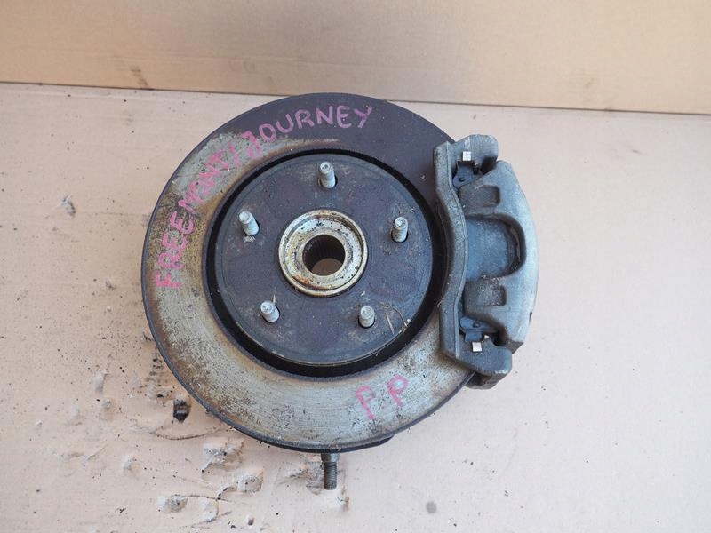 фото №1, Поворотний кулак супорт права перед freemont journey