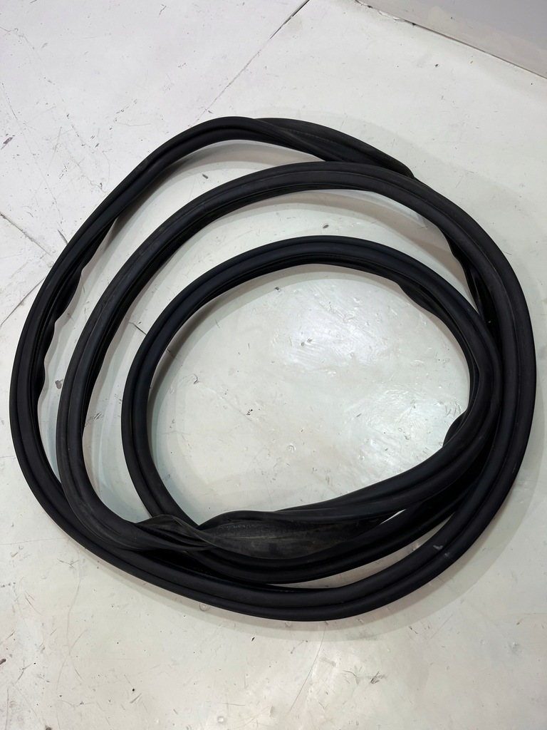 фото №1, Прокладка кришки багажника audi a7 c7 2013r