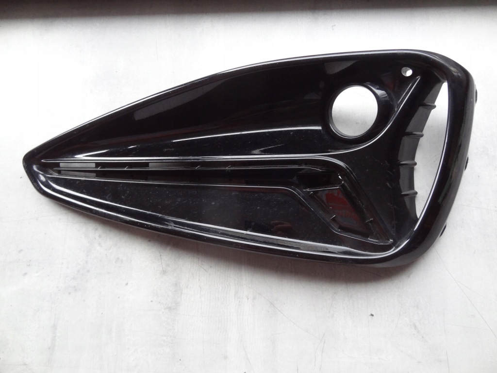 Купить Hyundai i30 рестайлинг  решётка бампера правая 86564-g4520