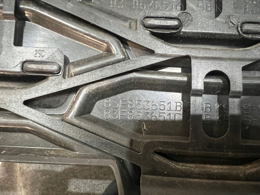 Решётка радиатора решётка  радиатора audi q3 2 2 83f 19- черный 83f853651 Недорого