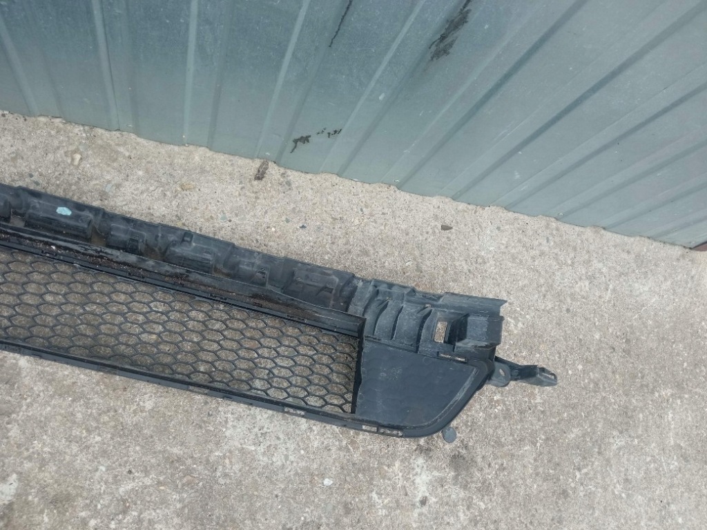 Trafic iii vivaro b решётка средняя бампера перед 622544919r jasło в Украине