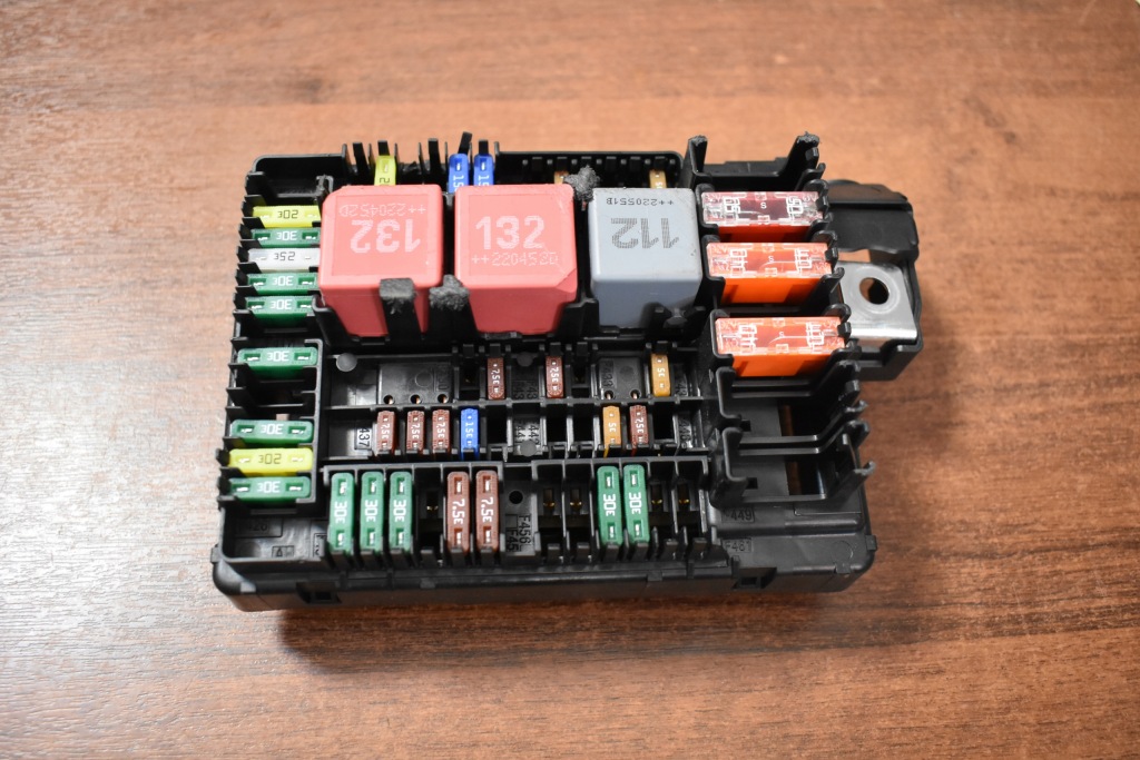 фото №1, Idealna коробка запобіжників розподільник струму mercedes w223 1