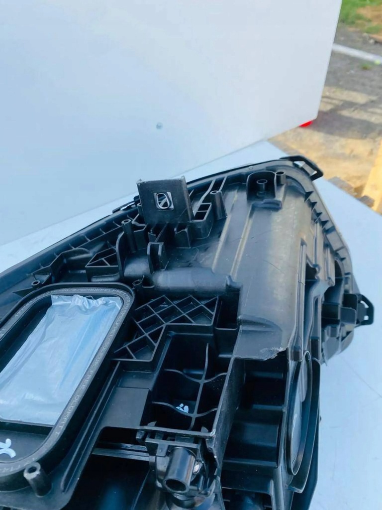 фото №9, Mercedes-benz eqb 2021 середина лампы передние / комплект