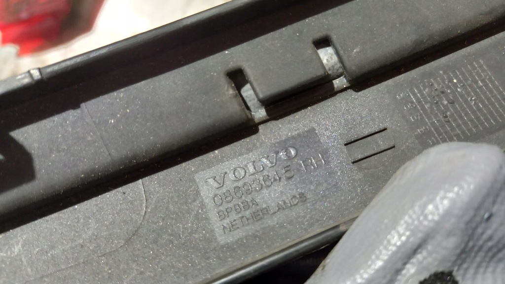 фото №5, Volvo s60 v70 молдинг бампера права перед 08693645