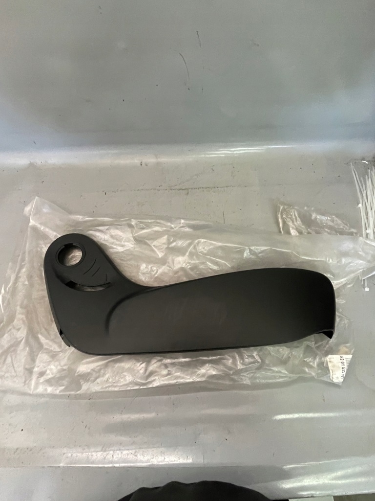 фото №1, Renault twingo кронштейн 8201523897 новый