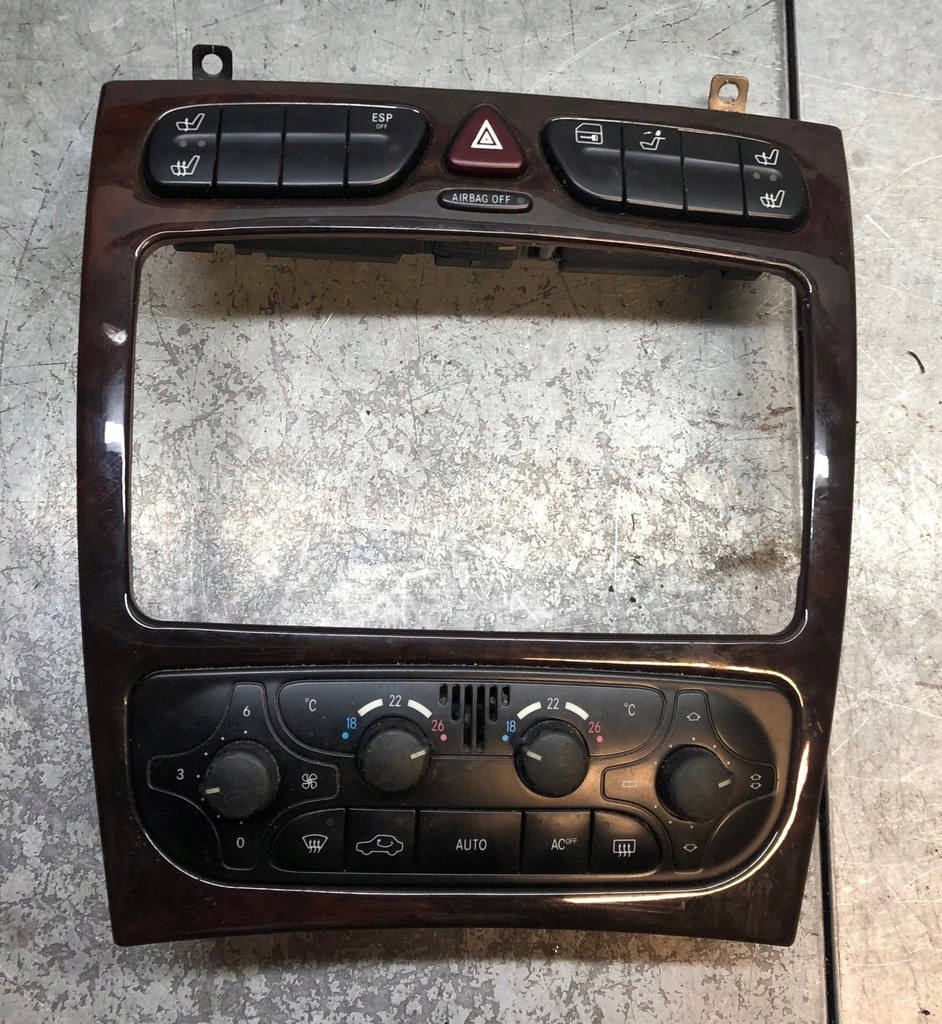 фото №1, Mercedes w203 панель klmiatyzacji рамка радио a2036804639