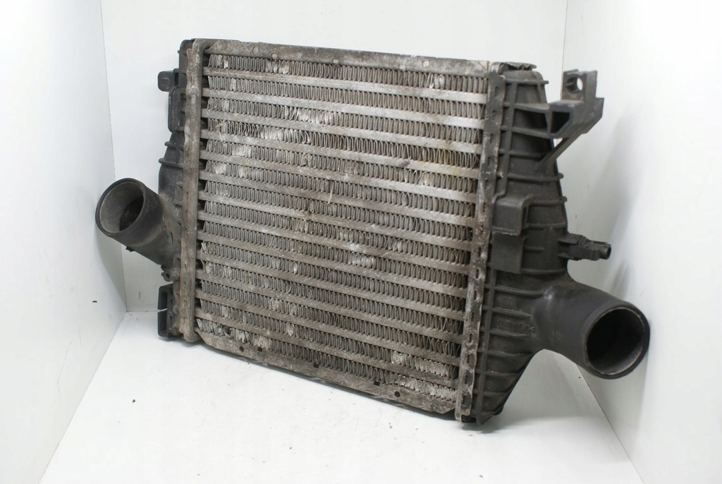 фото №1, Mercedes w638 2.2 cdi интеркулер a6385012901