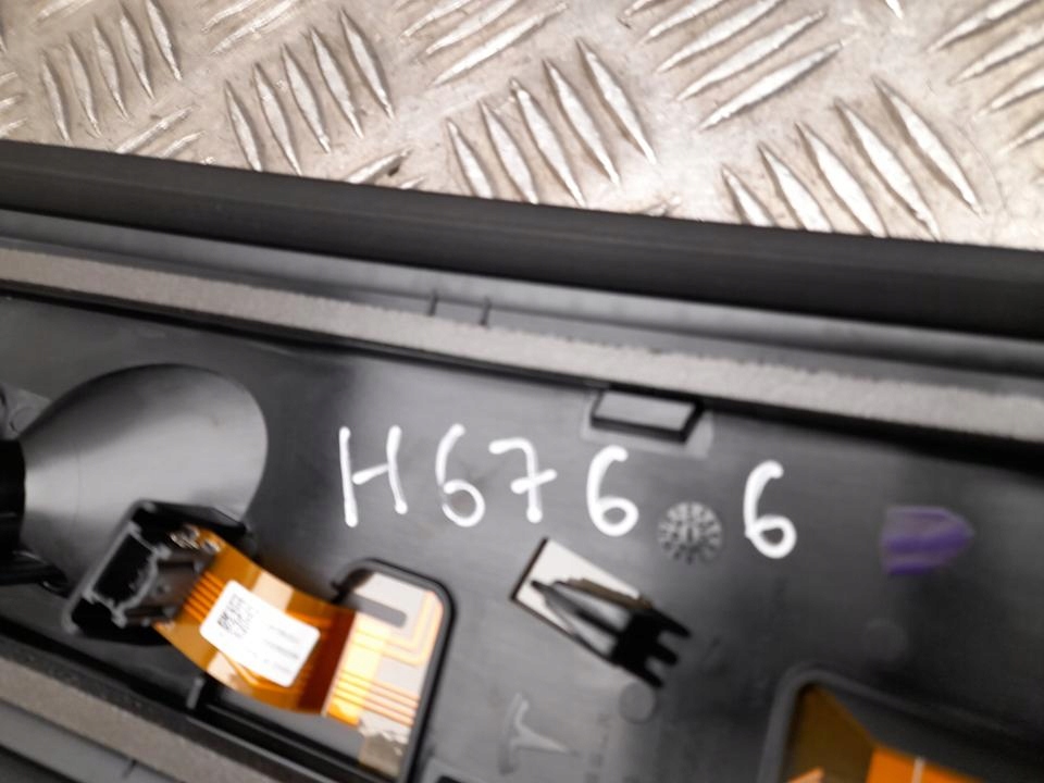 Кришка kolumny-b tesla model 3 2025 з лівий 173427500 в Україні