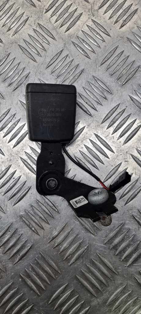 Купити Bmw f40 кліпса поперечина ліва задній задня 7456285