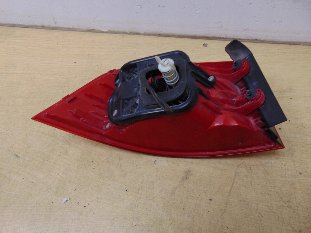 фото №12, Лампа правая задняя vw passat b7 kombi europa