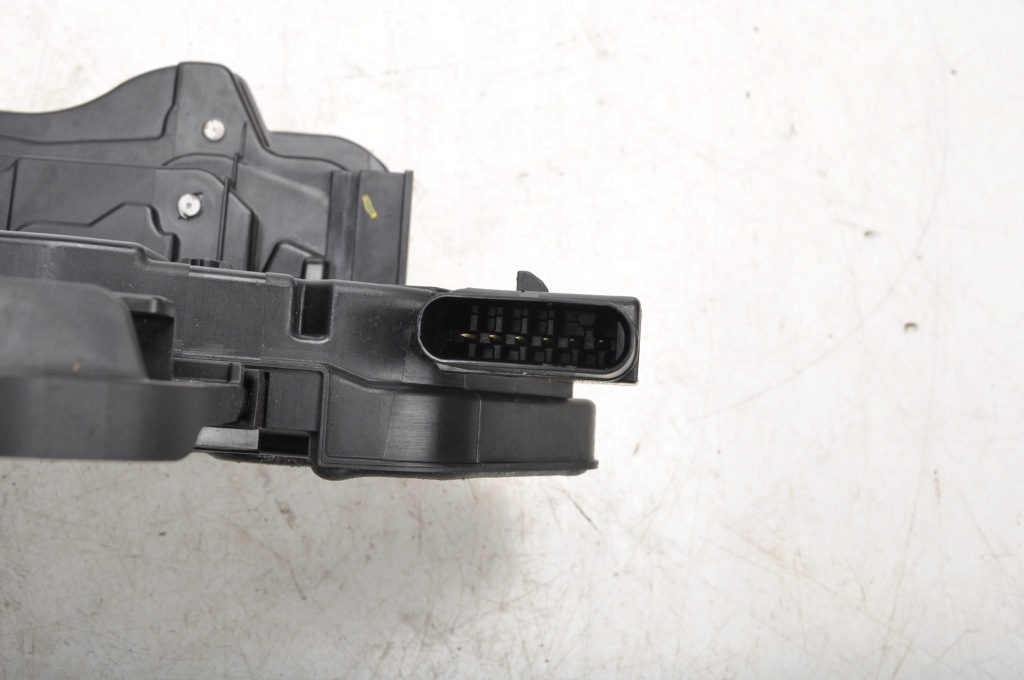 Mercedes w177 замок дверь правый задний  6 pin с Разборки