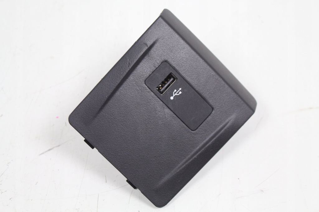 фото №1, Разъём usb bmw 2 f46 gran tourer 2018