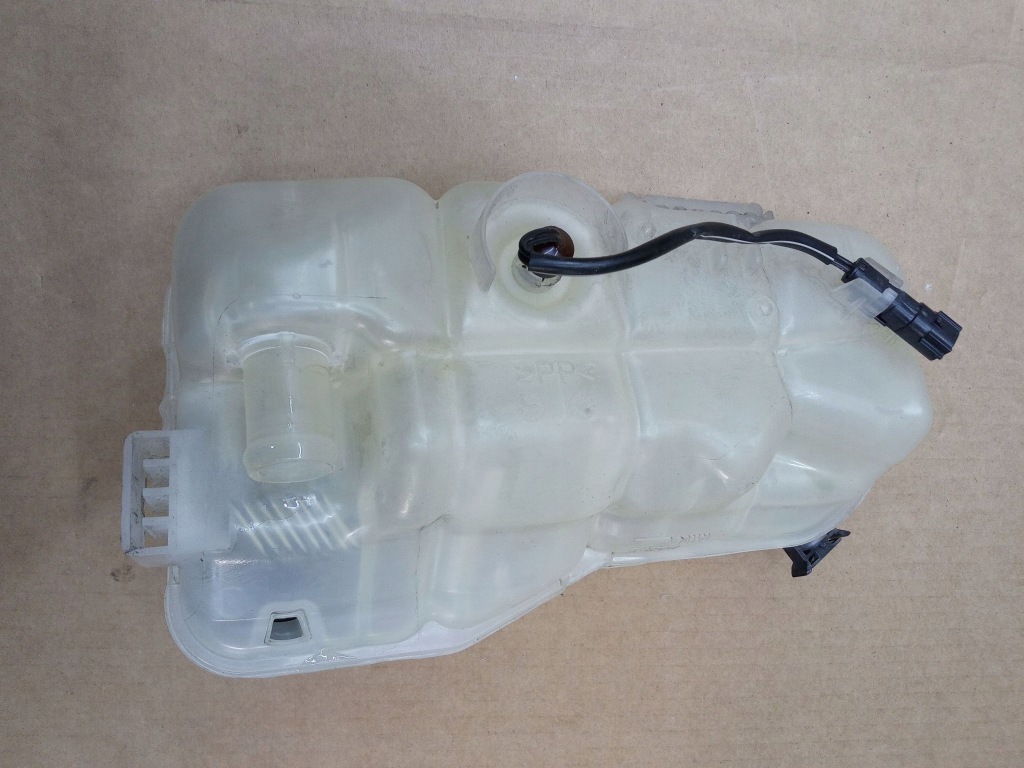 фото №5, Volvo v40 2.0b 2016 31338763 бачок жидкость расширительный