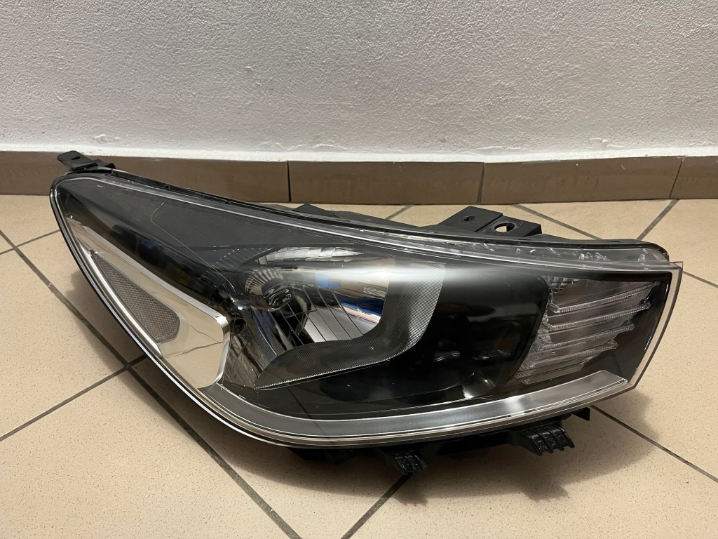 фото №1, Kia rio iv 4 17- лампа правая передняя перед