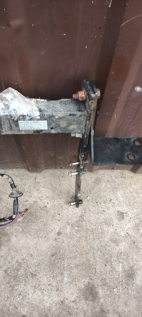 Mondeo mk5 универсал фаркоп  буксировочный оригинал kompletny набор do монтажа Киев