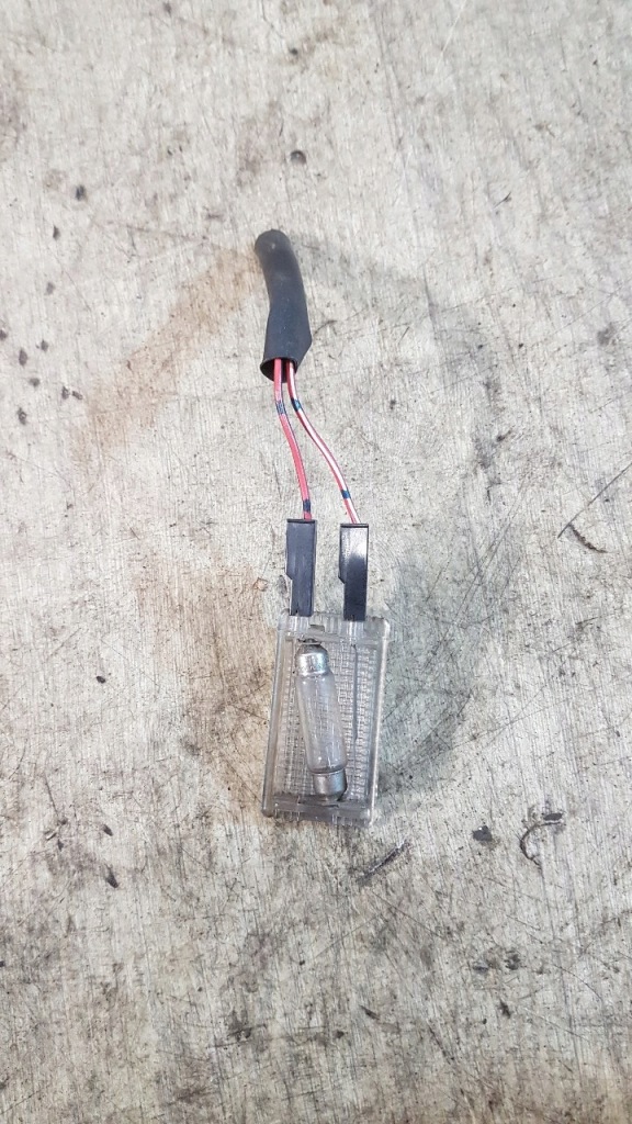 фото №2, Лампа освещение салона mitsubishi carisma