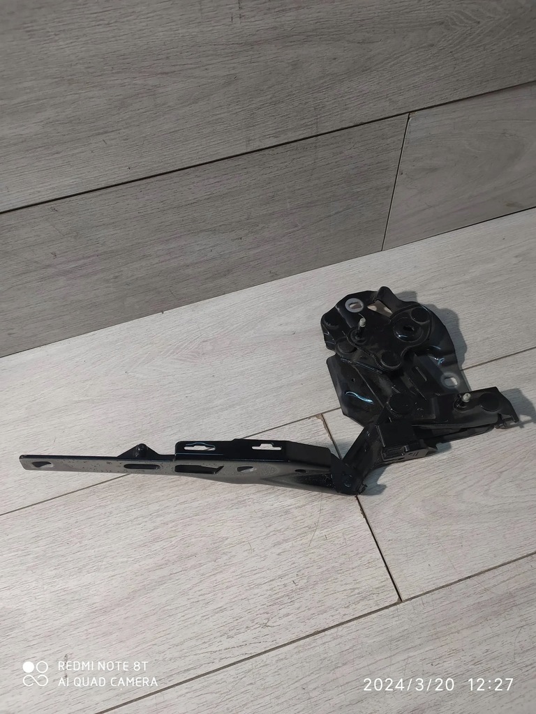 фото №1, 7452. taycan петля капот левый 9j1823295