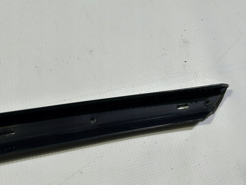 фото №7, Молдинг стекло дверь правая ford mustang v 2005-