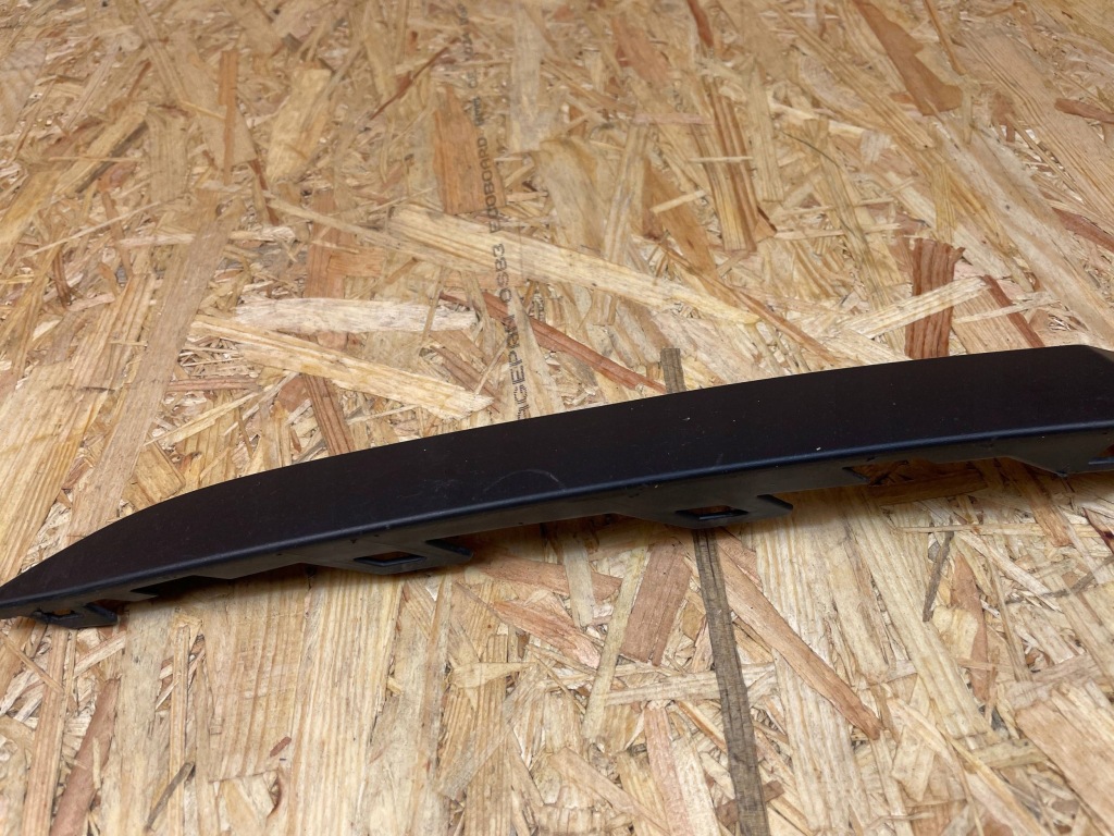 Молдинг накладка заглушка бампера перед права rr evoque l551 k8d2-15a245-ab Зі Шроту