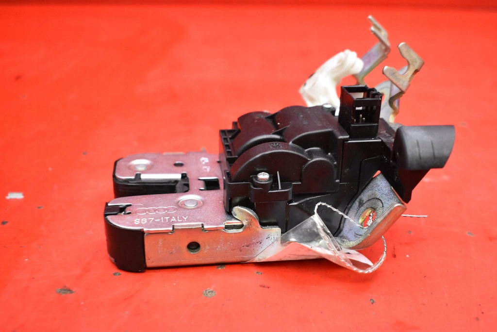 фото №5, Замок крышки задняя багажника 8r0827505a skoda octavia iii rs kombi lift 17-20