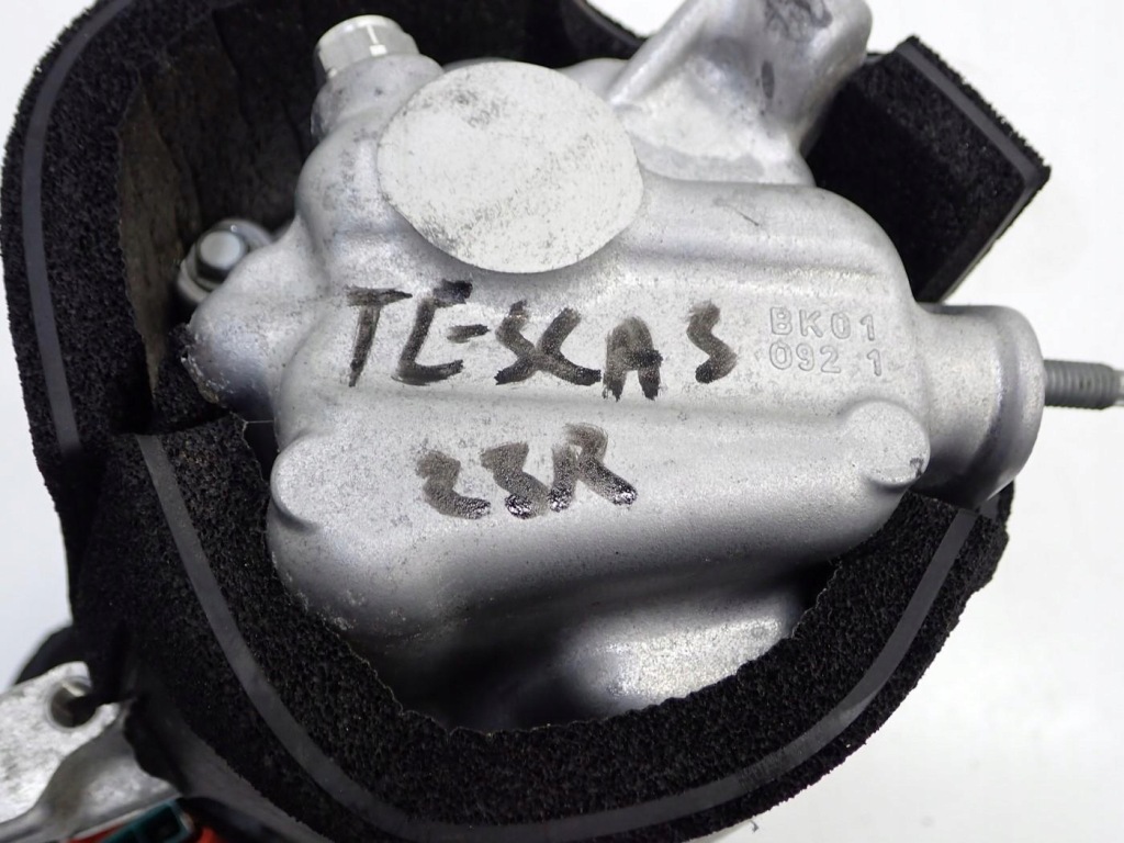 Компрессор кондиционера оригинал 1501256-00-m tesla model 3 3d7 23r Киев