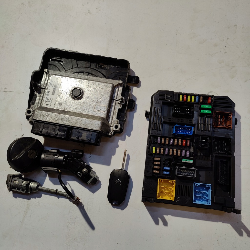 фото №1, Citroen c3 iii бортовий комп'ютер замок запалювання набір do запуск