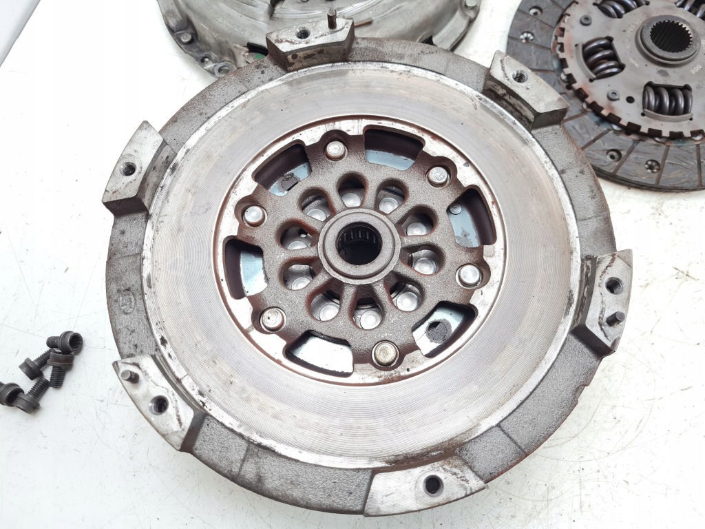 фото №16, 2008 mercedes-benz c w204 комплект зчеплення 323078510