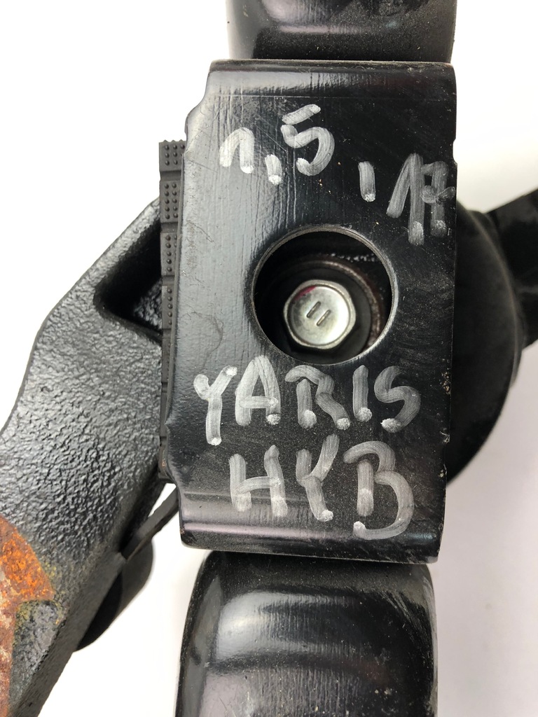 фото №8, Toyota yaris iii 1.5 hybrid кронштейн подушка двигуна