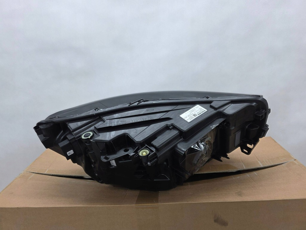 Volvo xc40 рестайлінг  америка ameryka фара перед правий ліва full led base нова в Україні