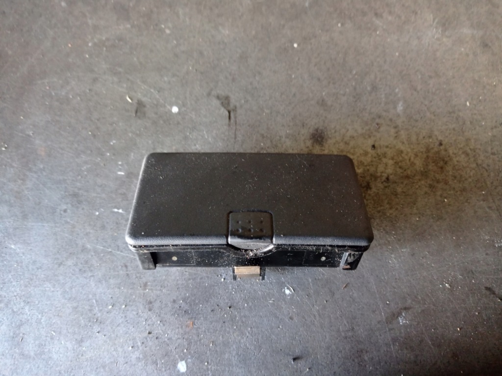 фото №1, Opel corsa c - пепельница задняя 09114448