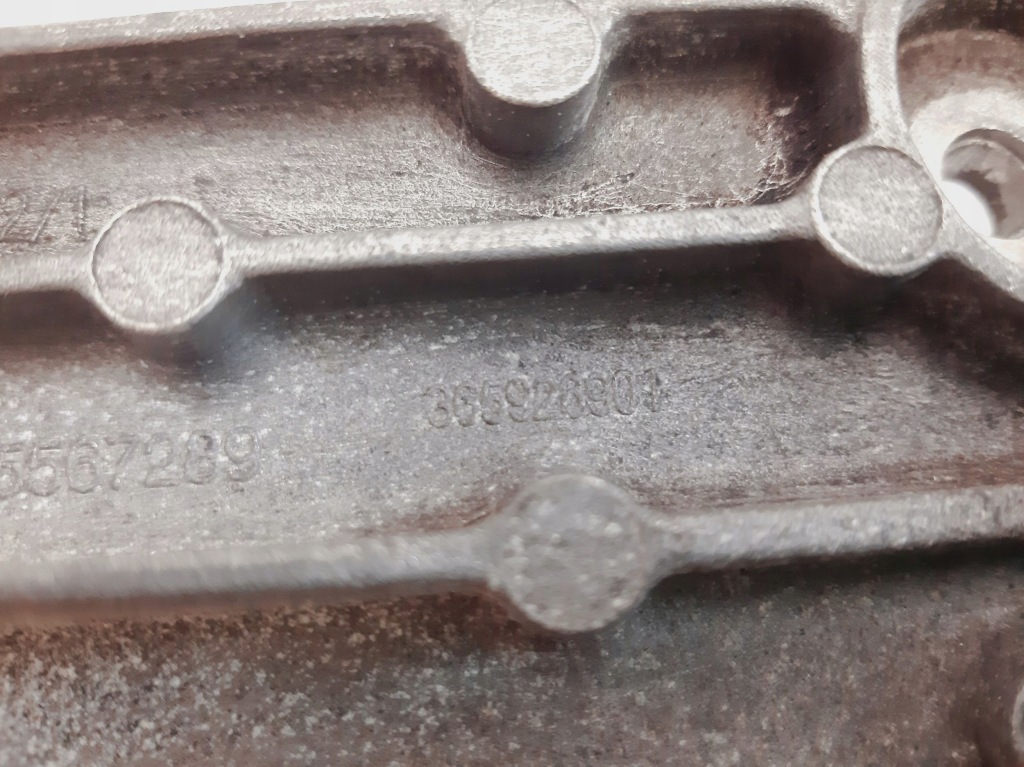 2010 opel astra j кронштейн двигуна 55567289 в Україні