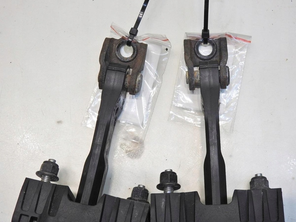 фото №5, Обмежувач двері задня volvo v50 lift