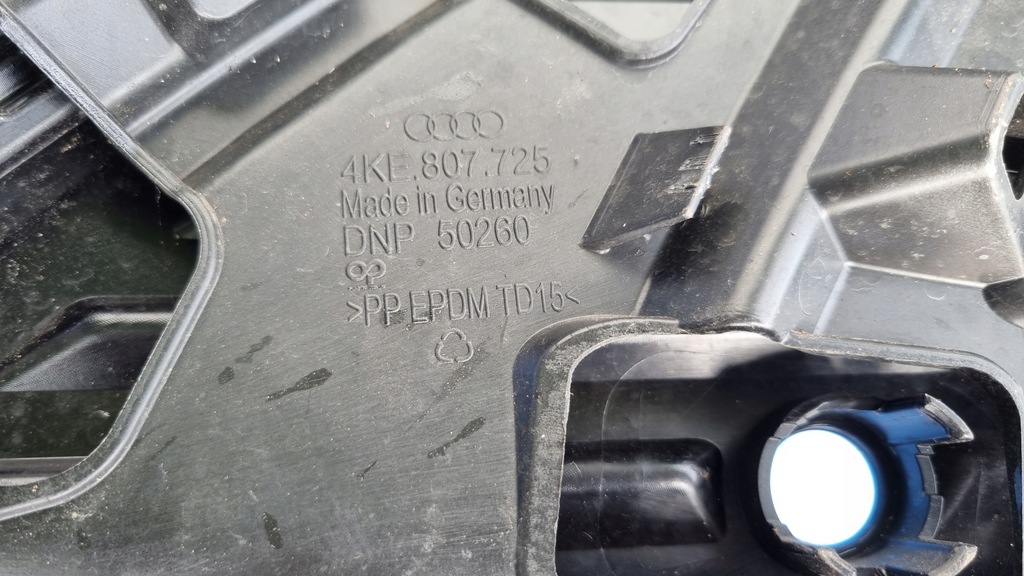 фото №14, Audi q8 e-tron etron кутик бампер передній перед кутик решітка підкрилок