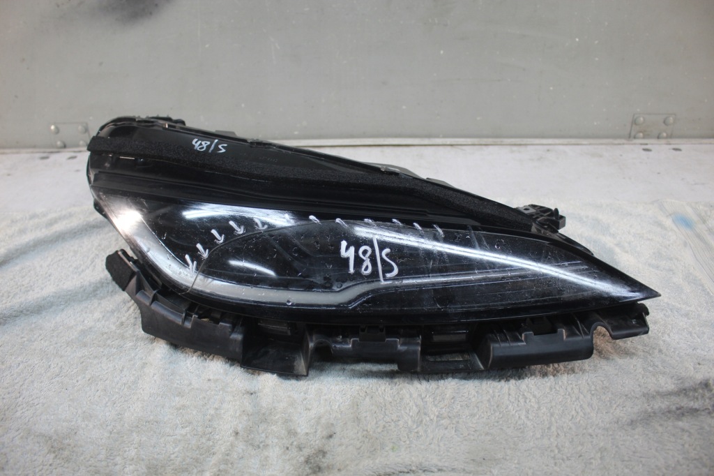 Купити Фара правий перед tesla model 3 y рестайлінг  full led 1760889-00-e
