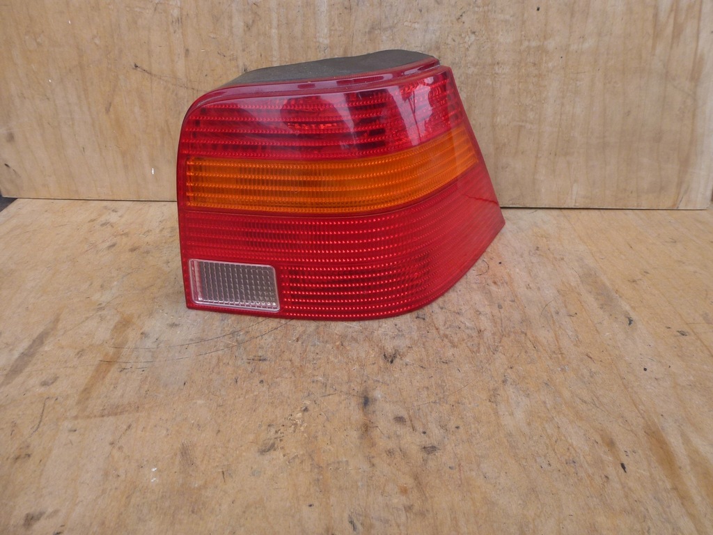 фото №1, Лампа задня права vw golf iv hb magneti marelli