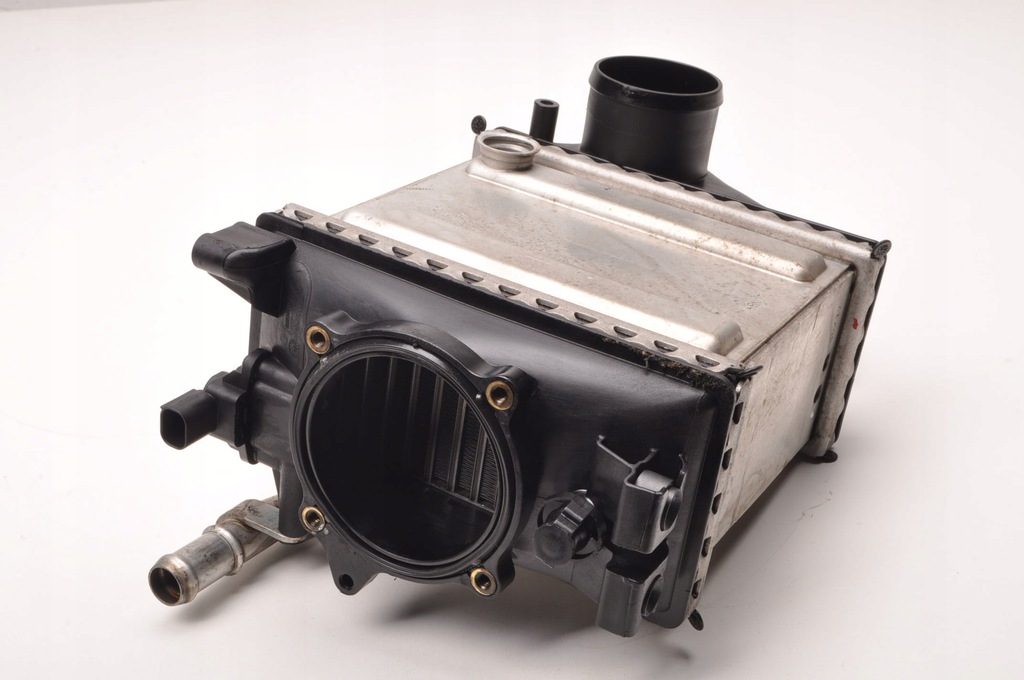 фото №9, Aston martin db11 радиатор воздуха интеркулер a1770902501