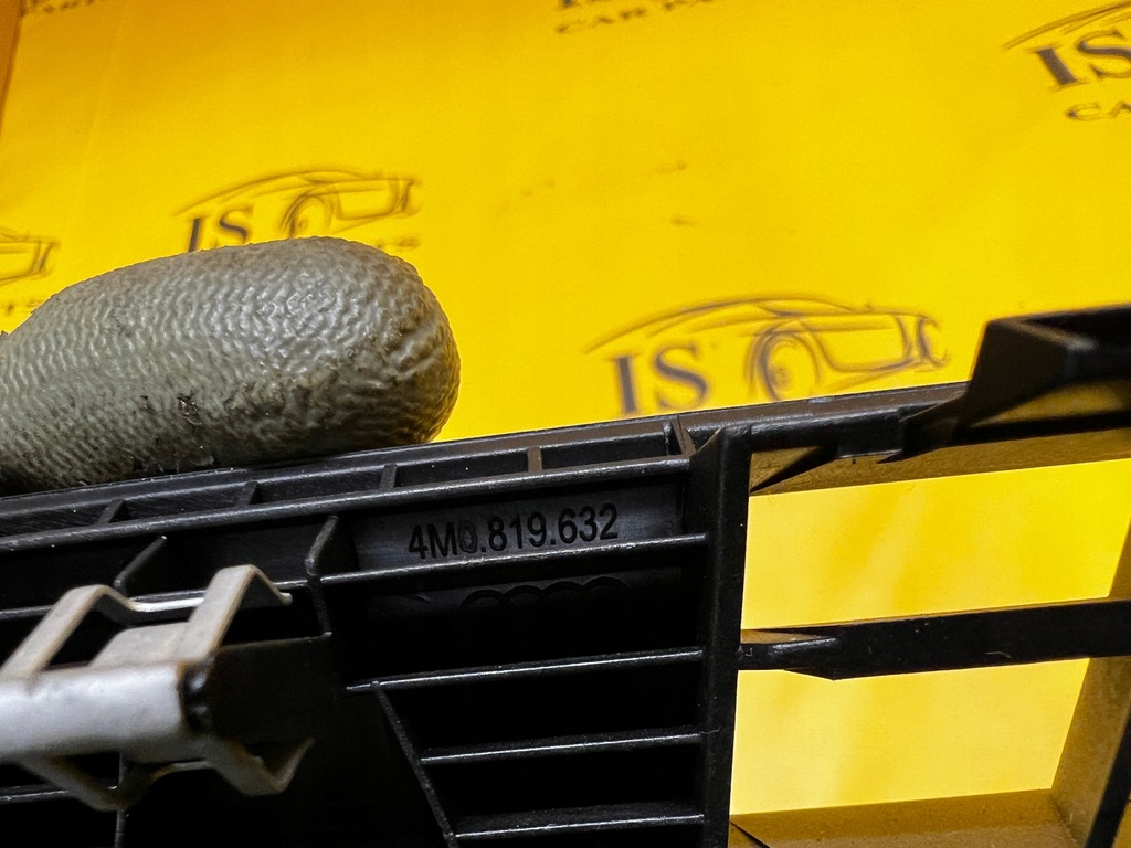 фото №7, Решётка обдув верхний панели консоли средняя audi sq7 q7 4m0