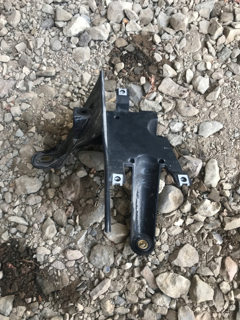 фото №1, Направляющая кронштейн радара правый задняя cayenne gts