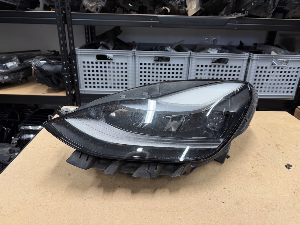 Купити Tesla model 3 3 y рестайлінг  фара передня ліва full led оригінал