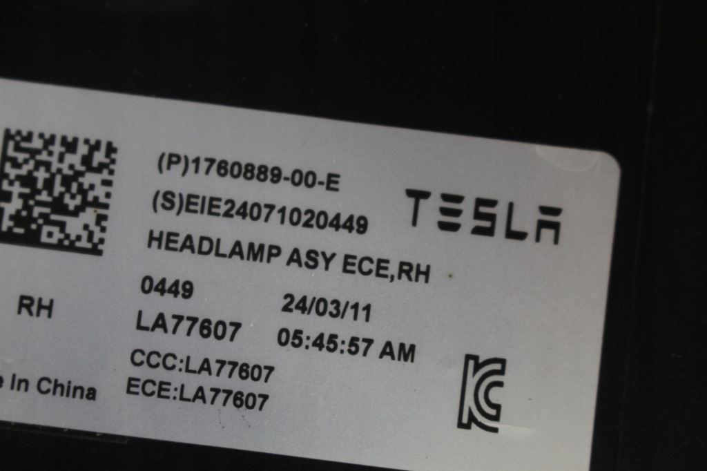 Фара правий перед tesla model 3 y рестайлінг  full led 1760889-00-e Недорого
