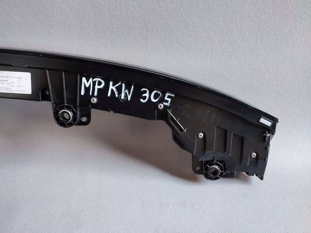 фото №13, Porsche taycan turbo s 9ja накладка свет центральный niebieski 9ja945081r