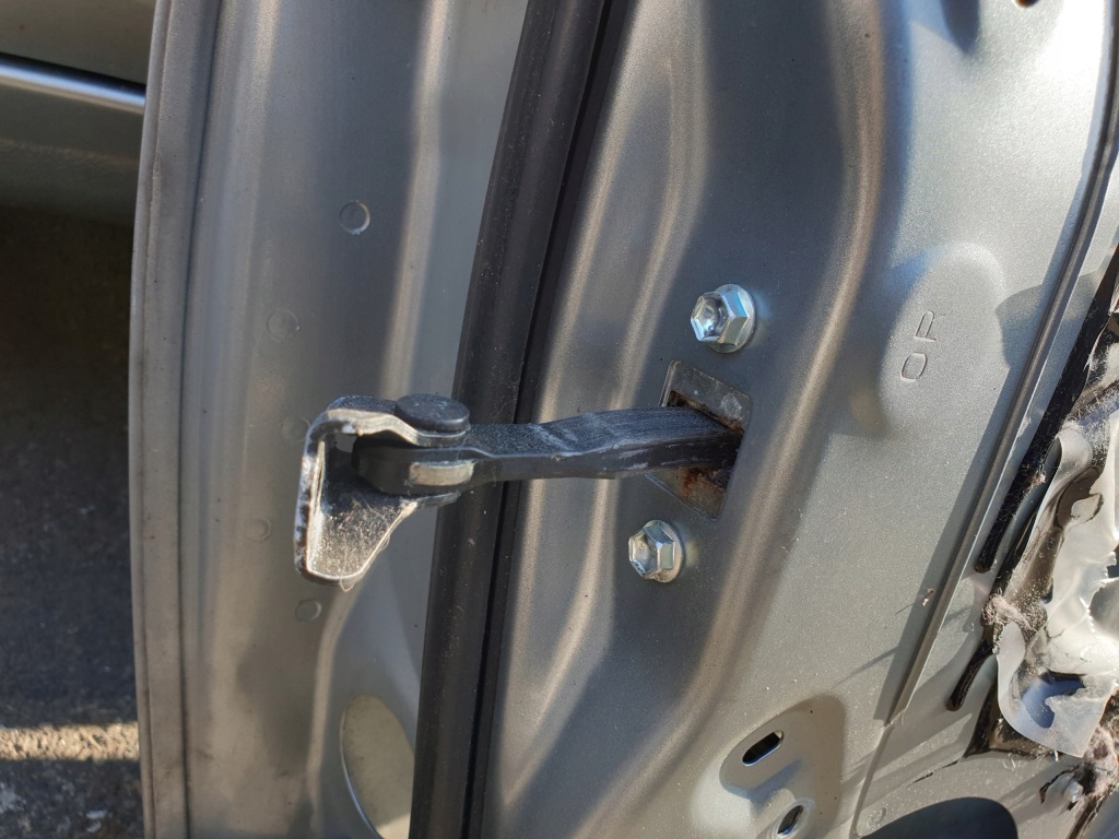 фото №12, Петля с дверь правый перед toyota yaris ii оригинальный номер