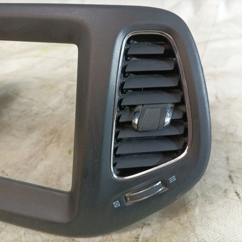 фото №8, Jeep compass 17- решётка рамка обдув средняя usa