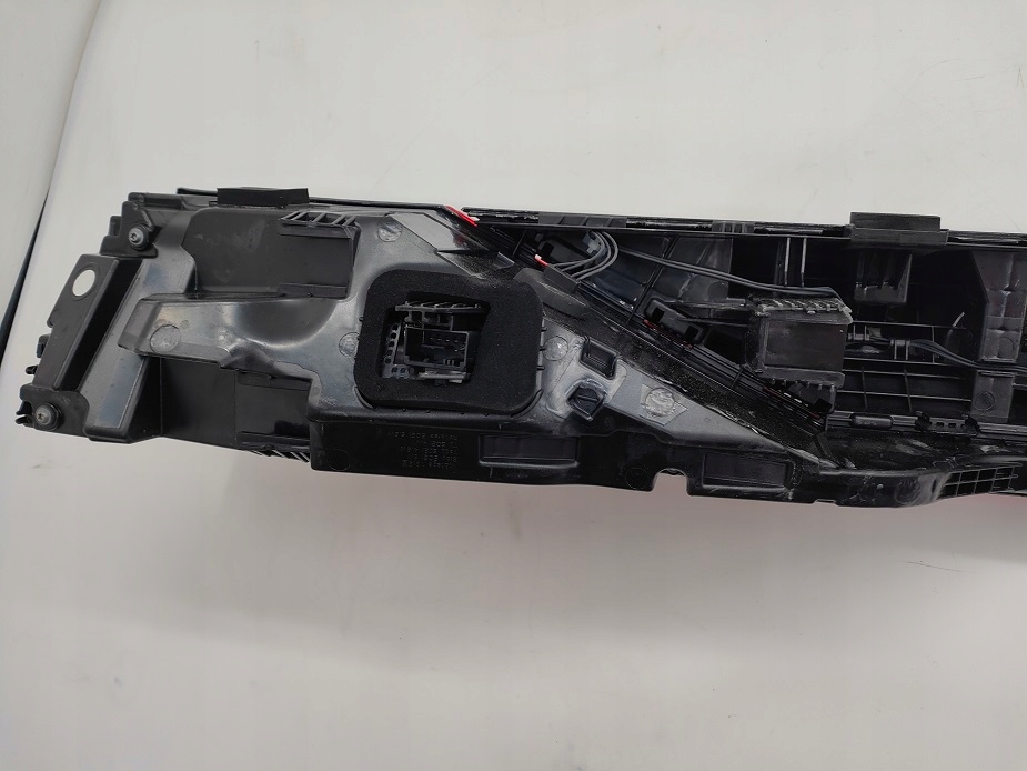 фото №11, Накладка лампа задняя 4m8945095m audi q8 4m8