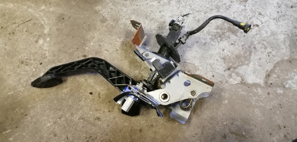 фото №1, Mazda 2 dj 15- педаль сцепления насос