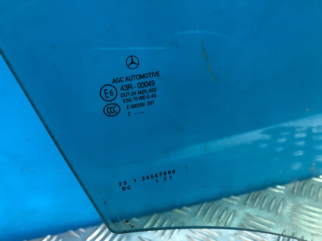 фото №2, Mercedes w176 a250 стекло дверь правый перед 12 r