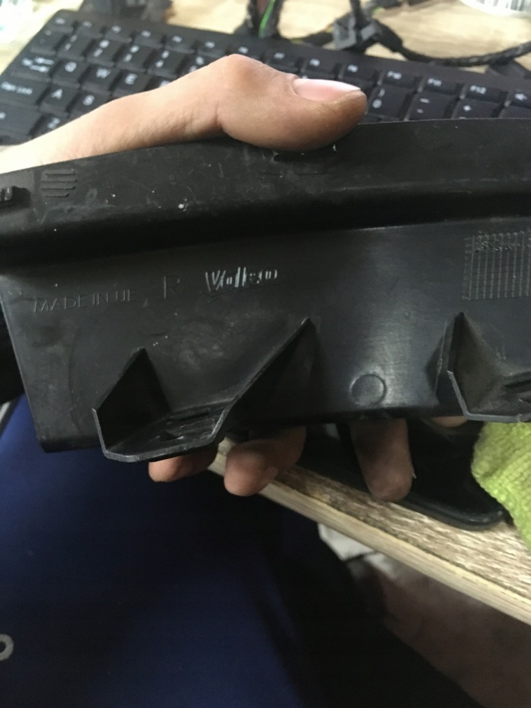 фото №4, Пластик чохол valeo права